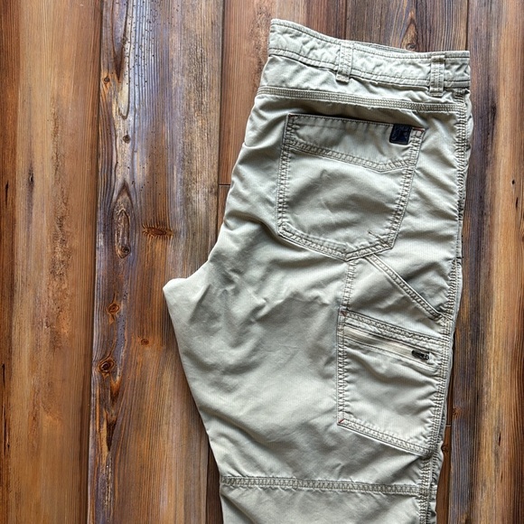 L.L. BEAN khaki color cargo pants 40 x 30 - Picture 1 of 8